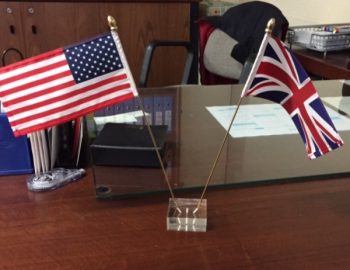 Australian Government desk flag incl stand, pins and 2 flags
